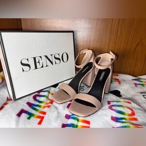 NWB Senso studded heels